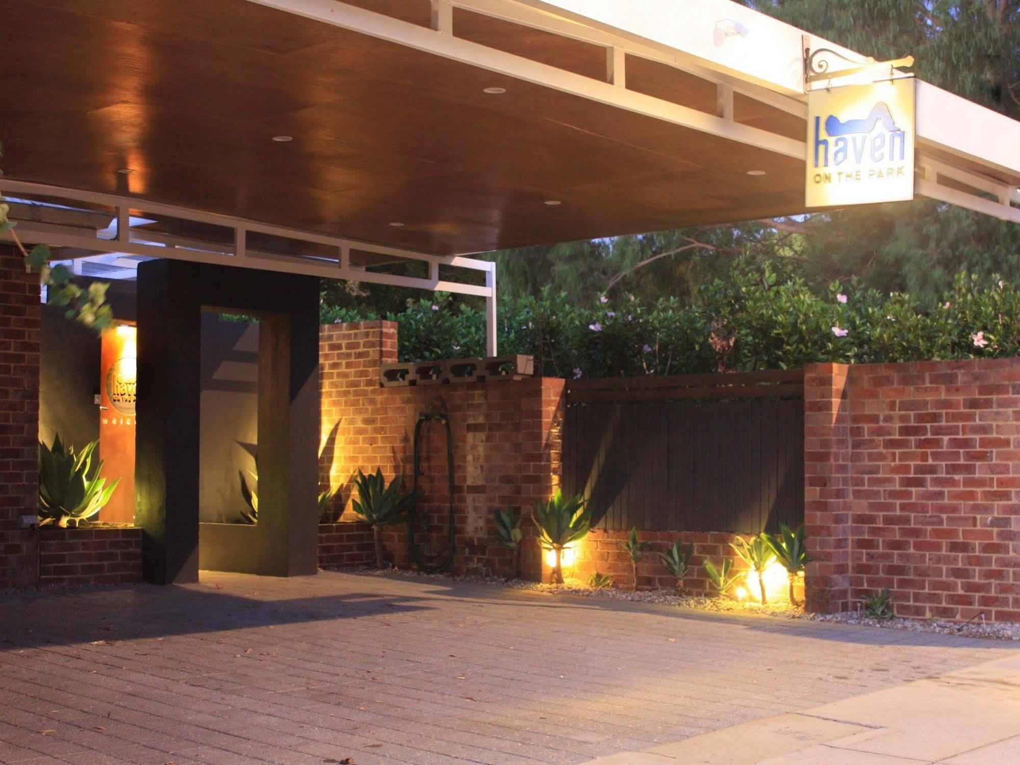Haven On The Park Hotel Perth Exterior photo