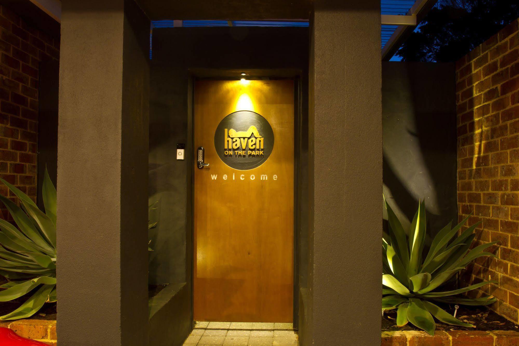 Haven On The Park Hotel Perth Exterior photo