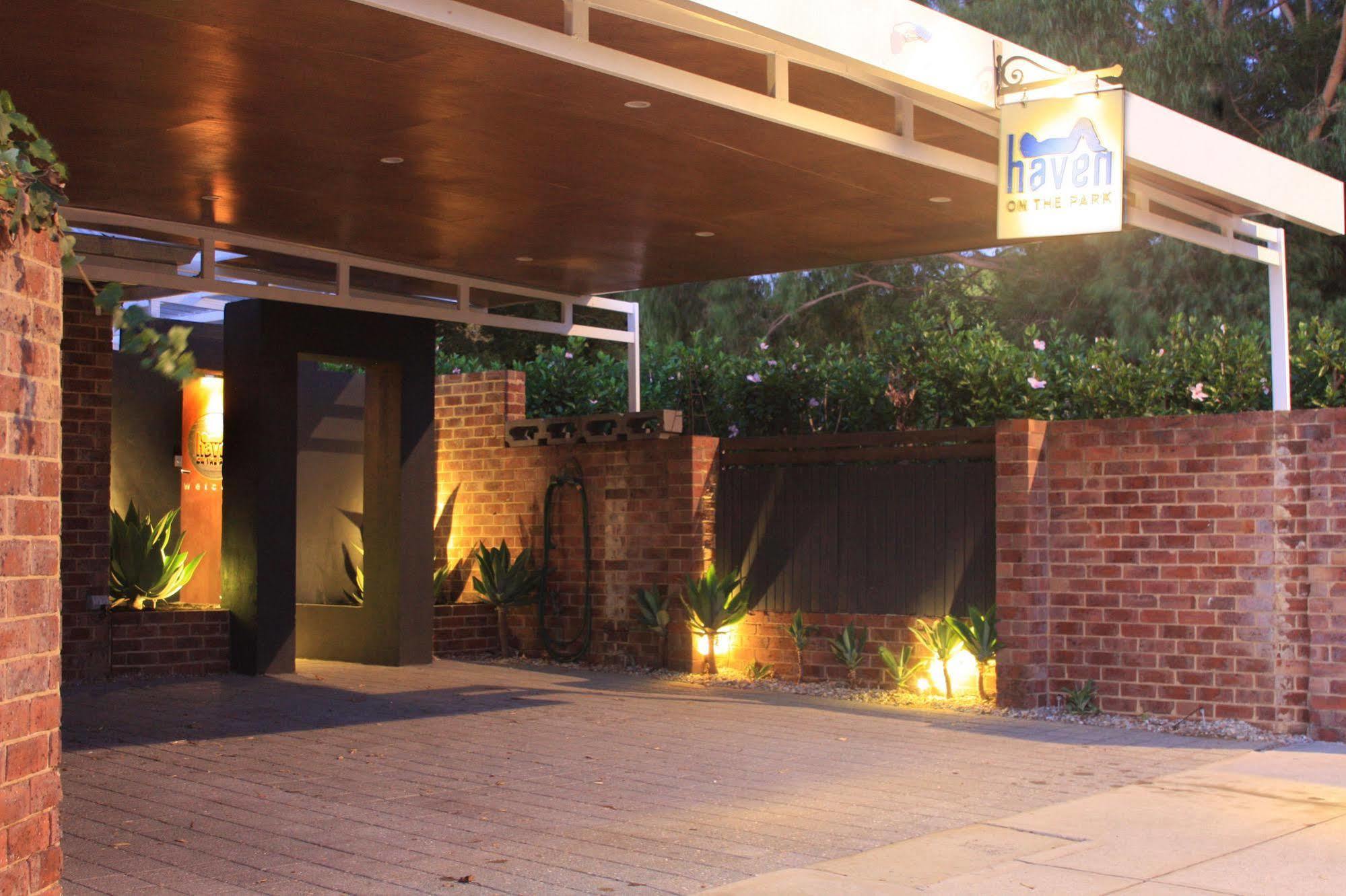 Haven On The Park Hotel Perth Exterior photo
